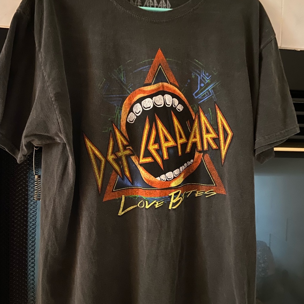 Forever 21 graphic tee